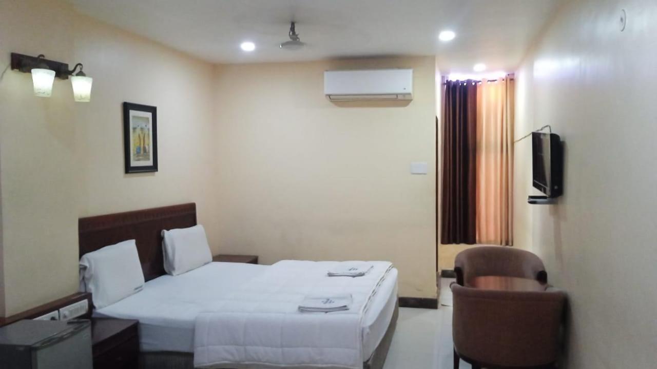 Hotel Sriannamalaiyar Residency à Vellore Extérieur photo