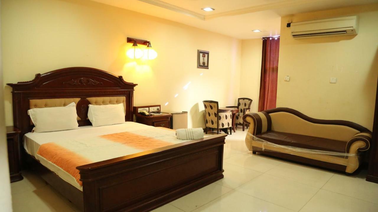 Hotel Sriannamalaiyar Residency à Vellore Extérieur photo